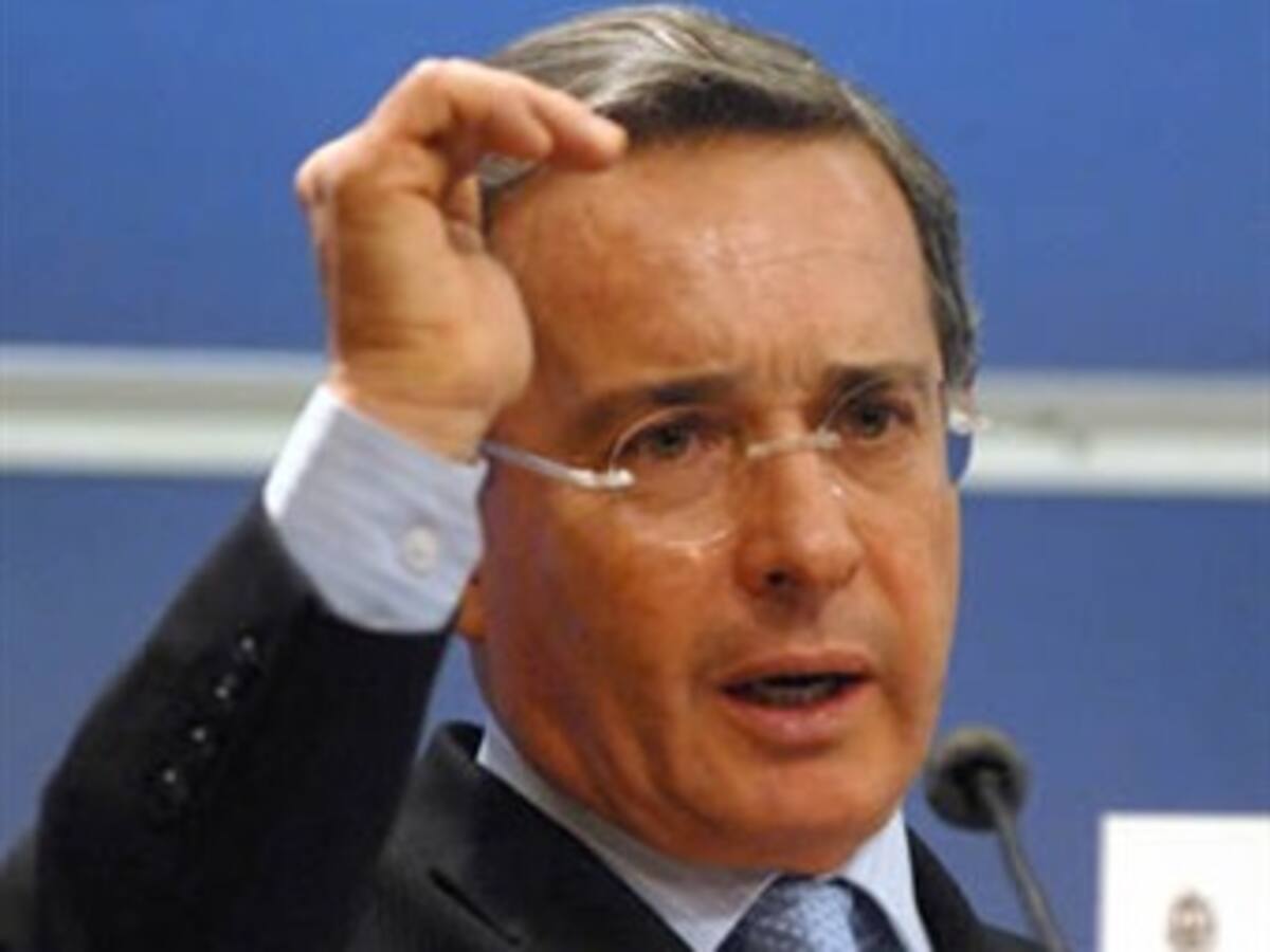 Farc pide no dejar que Uribe sea el "Coco" del proceso de paz
