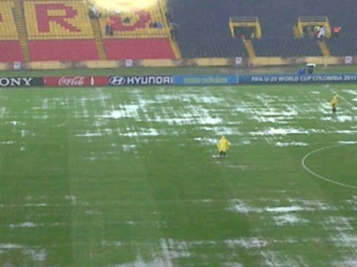 Inundaciones en la cancha de El Campín retrasan partido Malí - Corea