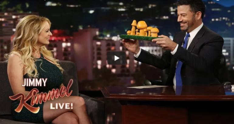 Stormy Daniels vuelve a hablar de cómo es tener sexo con Donald Trump