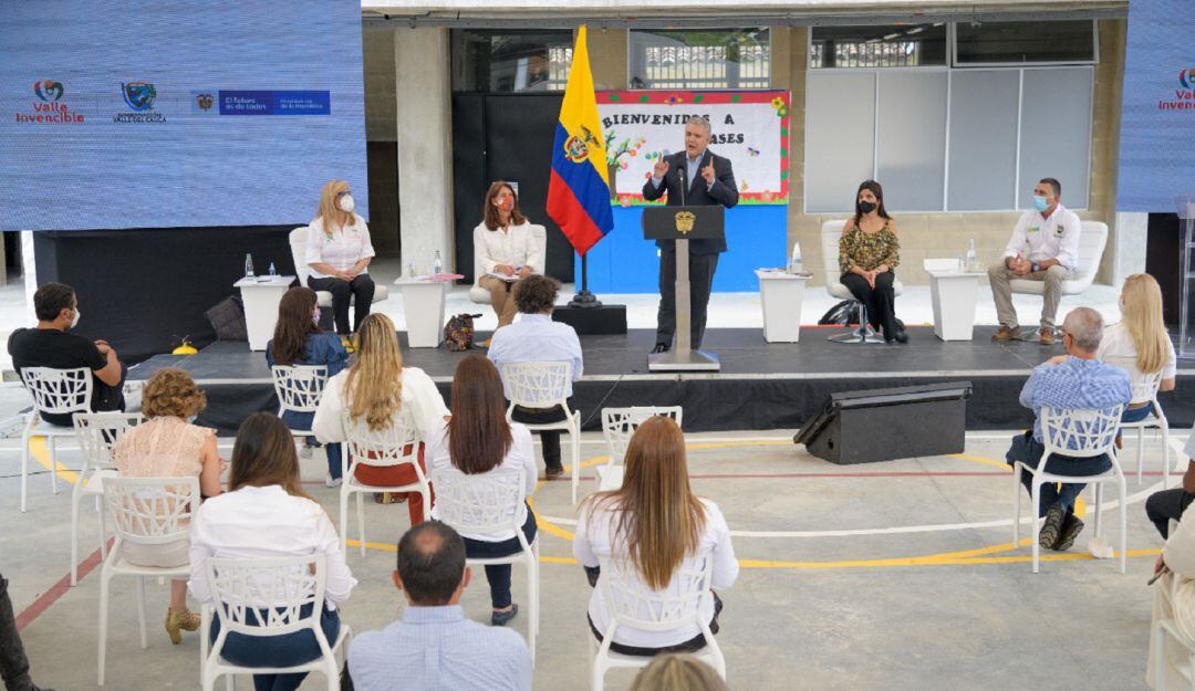 El Presidente Iván Duque entregó las obras de la Institución Educativa Miguel de Cervantes Saavedra, sede Antonia Santos, en Guacarí, Valle.