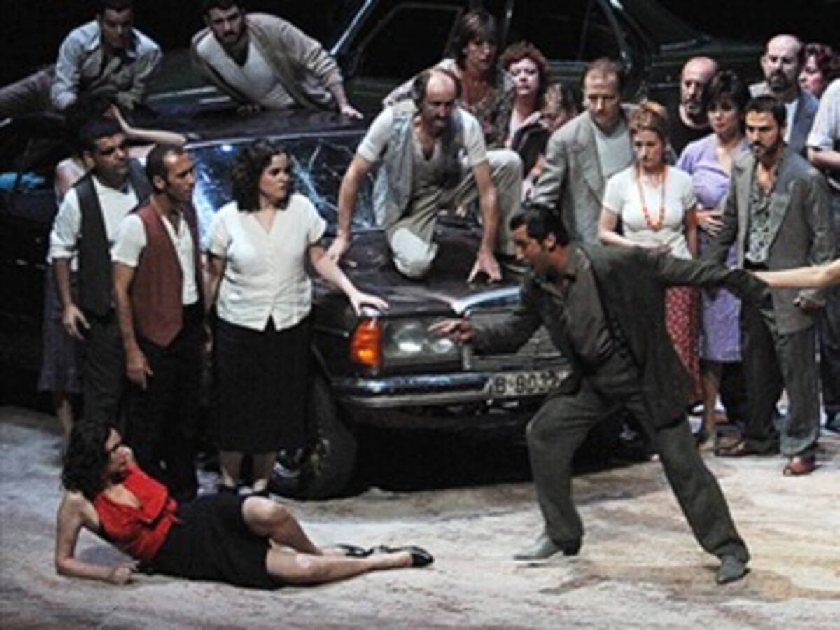 Carmen, de Bizet, llega a Bogotá como víctima del maltrato y sin bata de cola