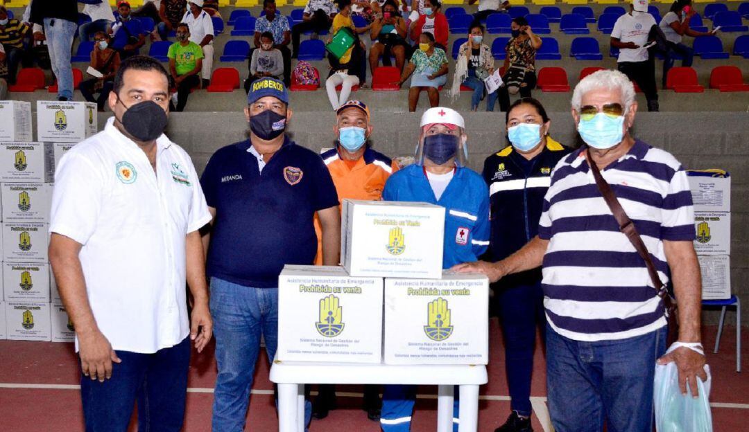 Entrega de ayudas a familias afectadas por erosión en Girardot