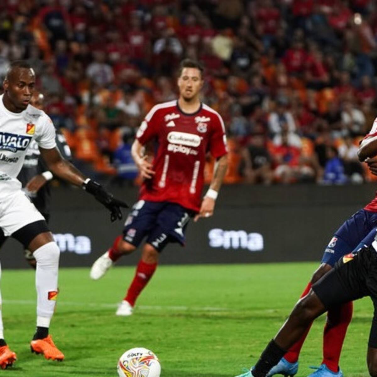 Medellín se repone de la goleada con triunfo por la mínima ante Pereira