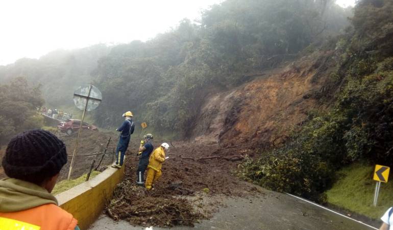 Fotos compartidas por camioneros que transitaban por la vía.