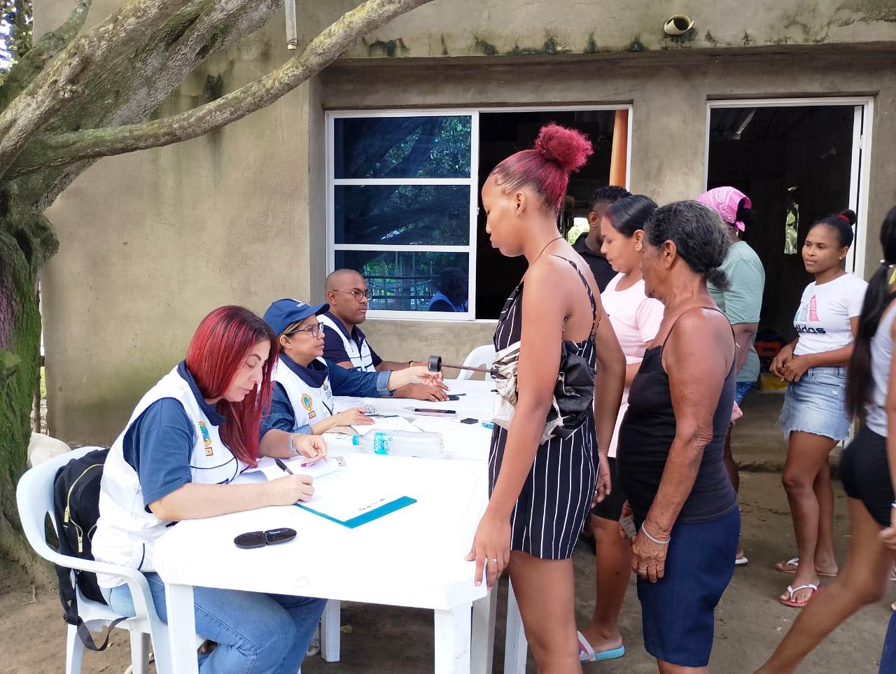 Asistencia humanitaria a afectados por la ola invernal en El Recreo en el Canal del Dique