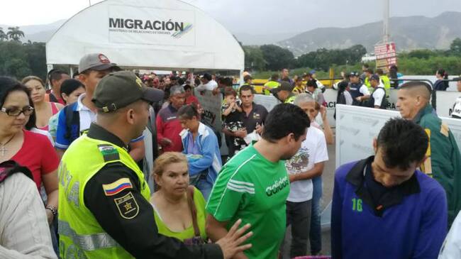 Venezolanos ingresando a Colombia