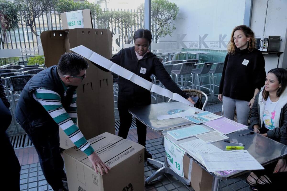 A las ocho de la mañana se abrieron los puestos de votación.