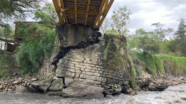 Emergencia invernal dejó sin puente vehicular al municipio de Guayatá.