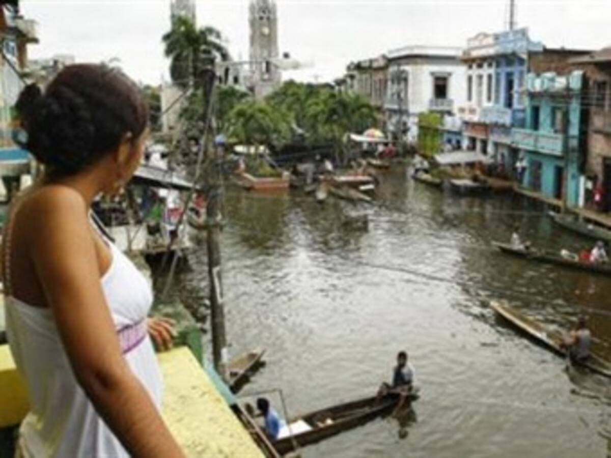 Lluvias y falta de proyectos financiados por regalías ponen en jaque infraestructura del país: Santos