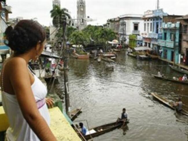 Lluvias y falta de proyectos financiados por regalías ponen en jaque infraestructura del país: Santos