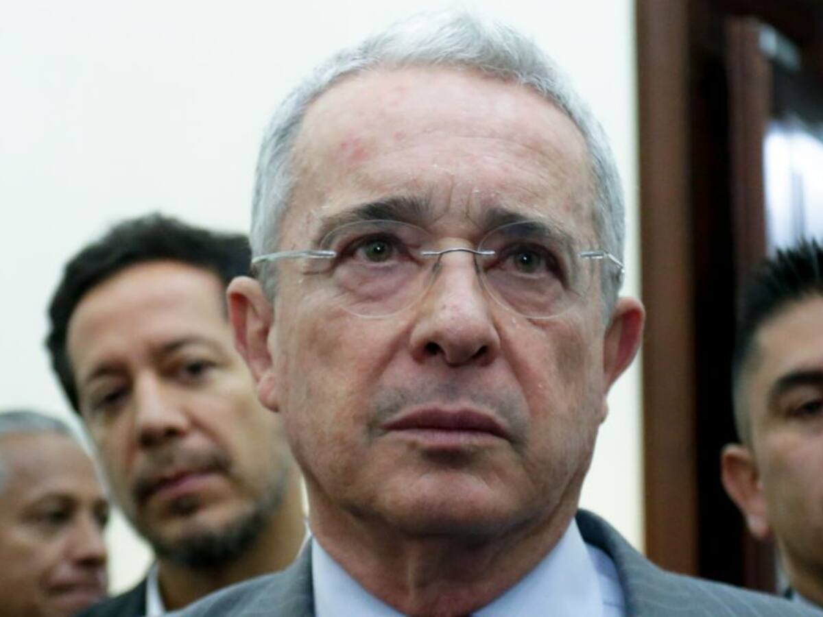 Así informan los diarios del mundo la medida de aseguramiento contra Uribe
