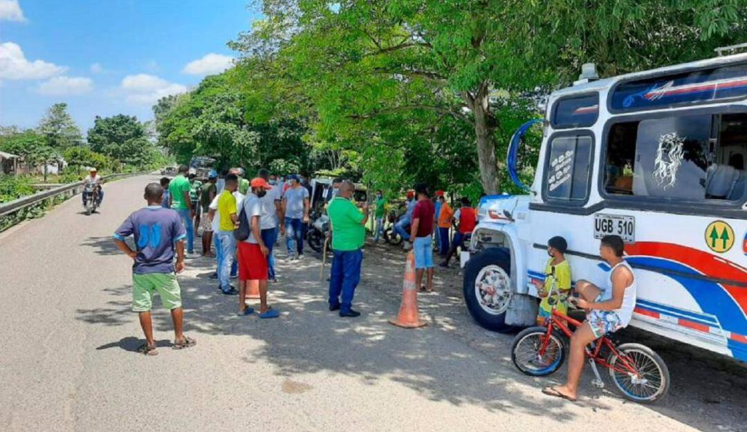 Los choferes que cubren la ruta de esta población hacia Cartagena aseguraron que sus ingresos han disminuido por el transporte informal