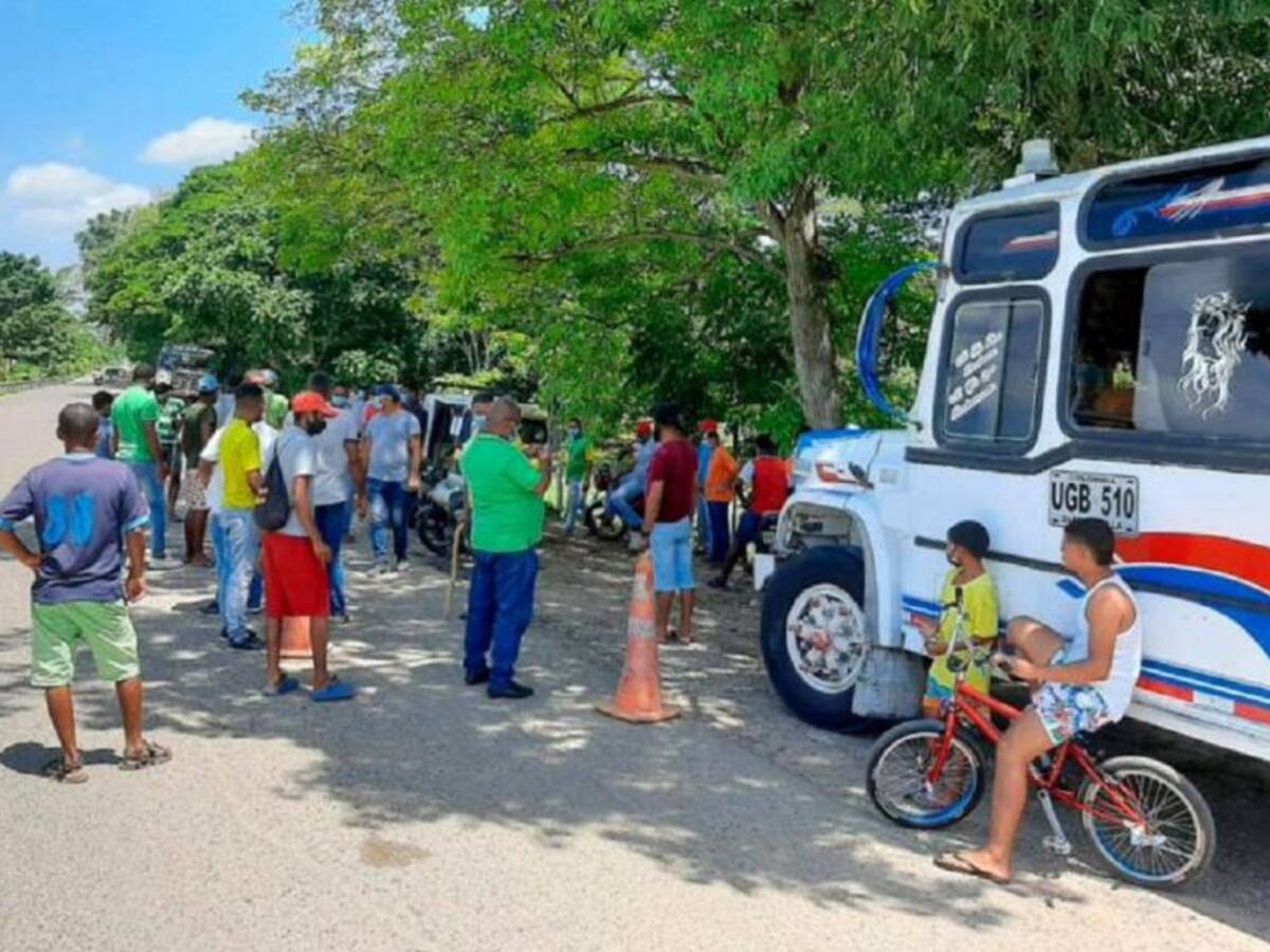 Conductores de buses de Villanueva protestaron contra los colectivos