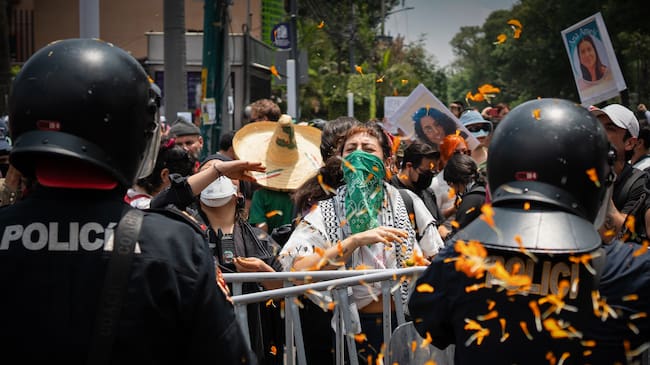 Mientras en las gradas no hubo presencia de ningún jefe de Estado de los países anfitriones, en las calles se mantuvieron las protestas de distintos colectivos.
(Foto: Felix Marquez/picture alliance via Getty Images)