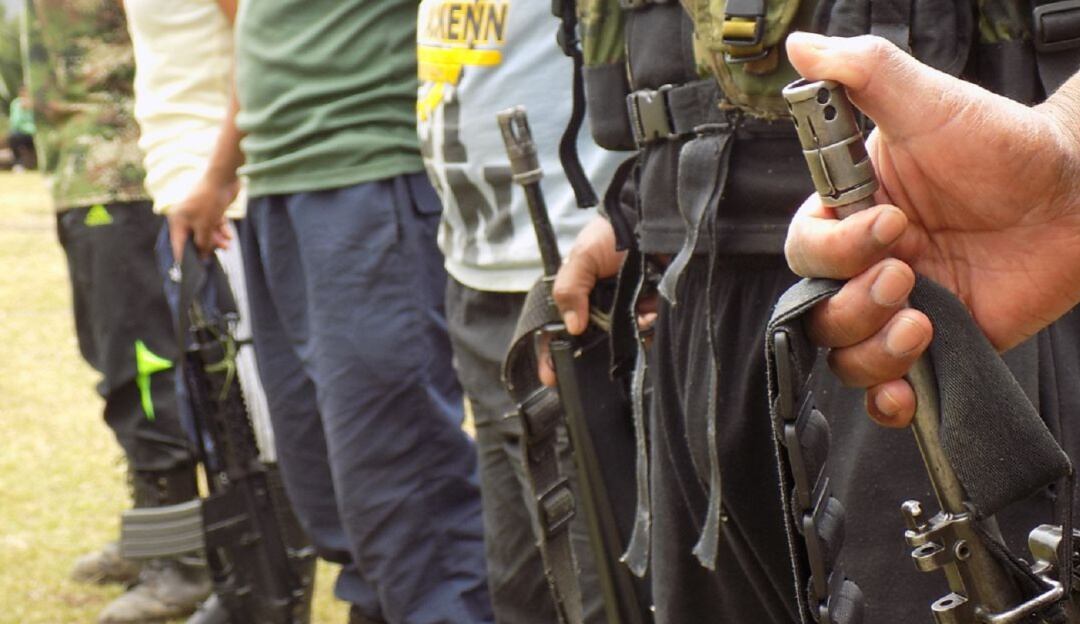 Ataque de disidencias y Eln a la policía en Hacarí