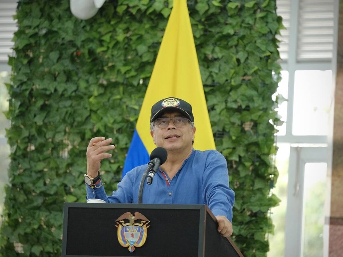 Al Oído | Sin MinDefensa y con el 74% del país en alerta de orden público: Gobierno de último nivel