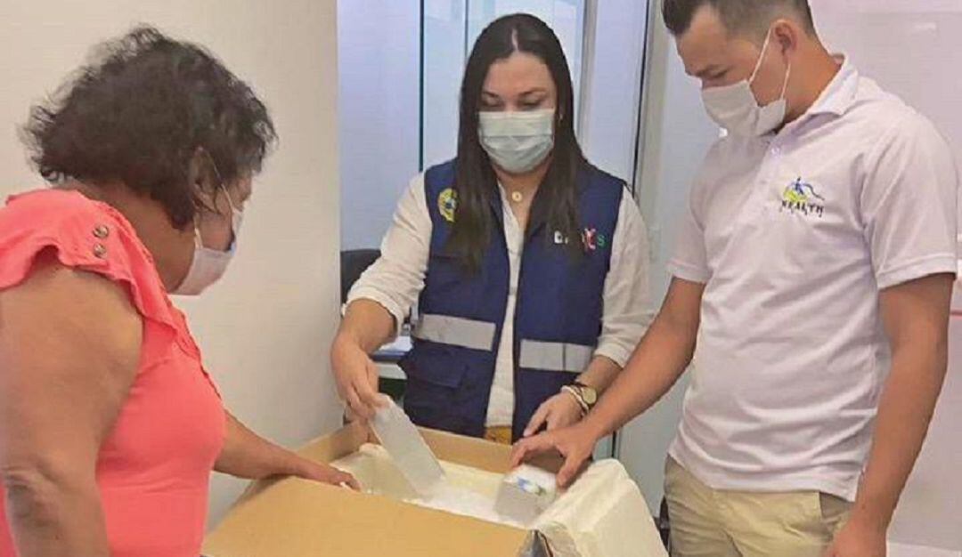 Entrega de pruebas PCR al laboratorio de la Universidad de Cartagena