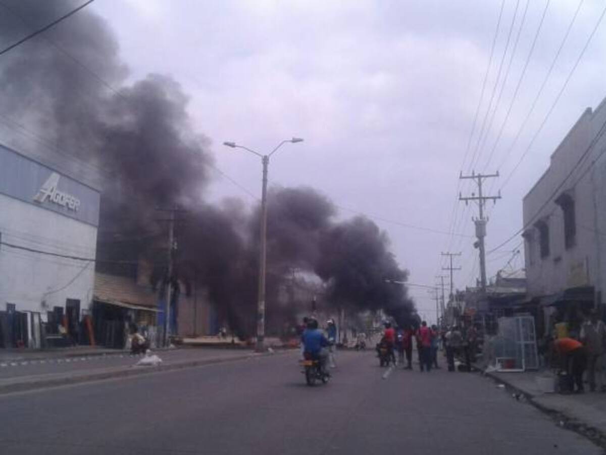 Bloqueos viales siguieron en Barranquilla por fallas en fluido eléctrico