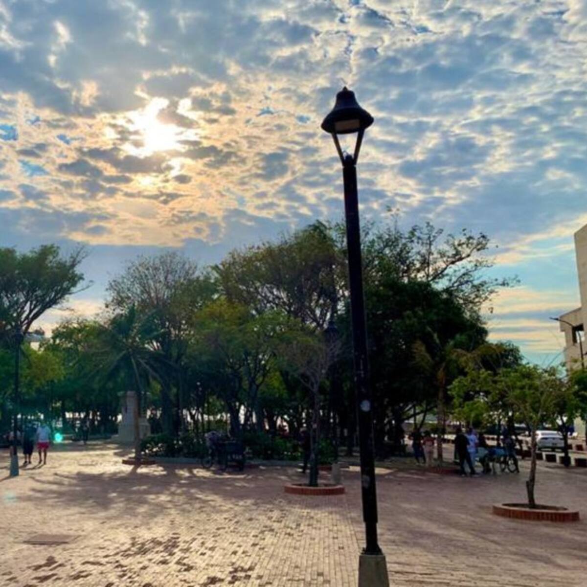 Santa Marta camina entre el COVID-19 y padece por camas UCI