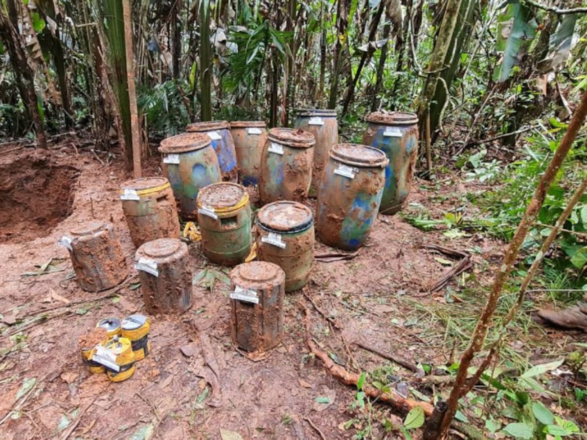 Ejército destruyó depósito ilegal con tonelada y media de explosivos