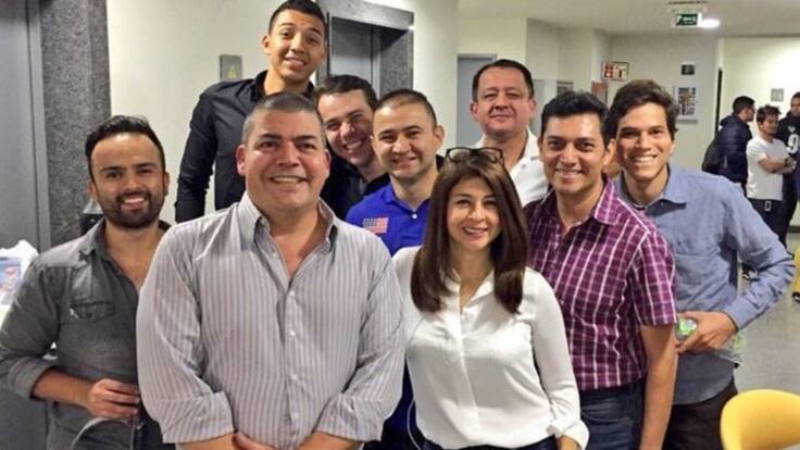 La Luciérnaga celebra día del periodista realizando trovas del servicio informativo