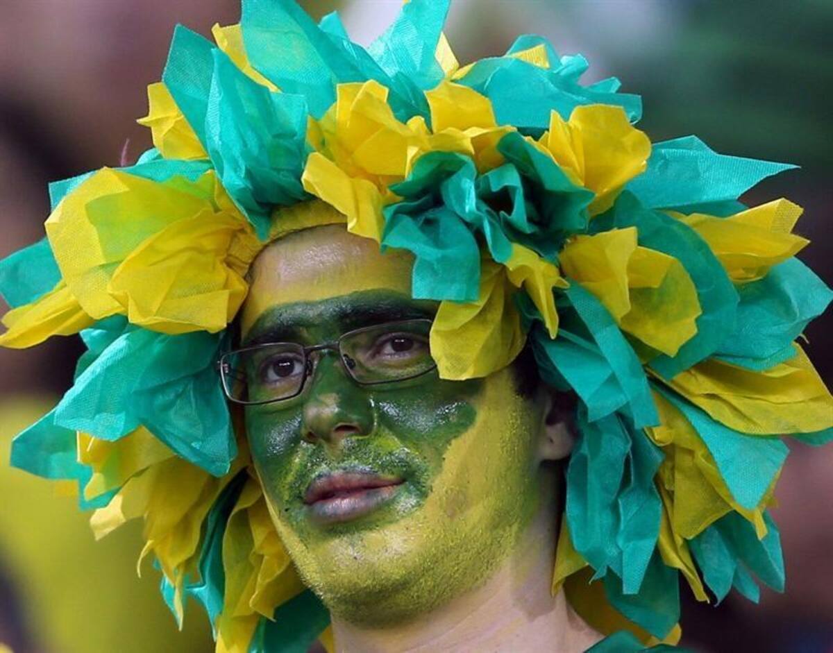 Un aficionado brasileño que lleva a su equipo en la cabeza.