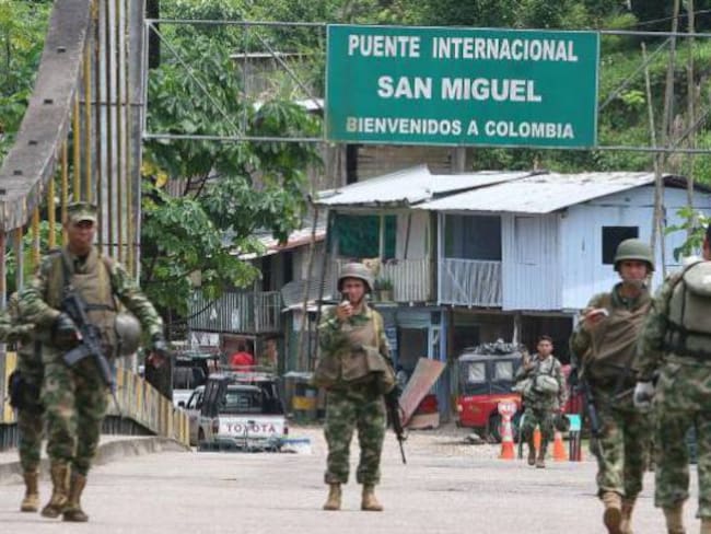 Ejército ecuatoriano ubica campamento de presuntos disidentes de las Farc