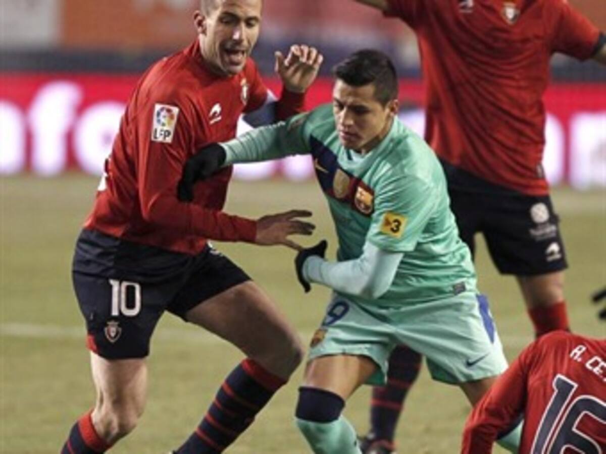 Barcelona cayó 3-2 ante Osasuna y comprometió el título en la liga española