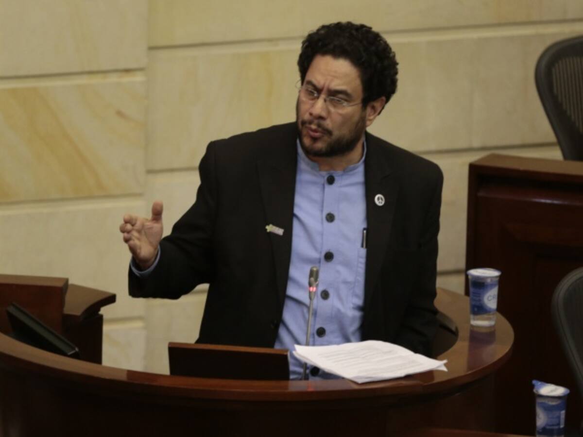 Iván Cepeda denunció a paramilitares por falso testimonio