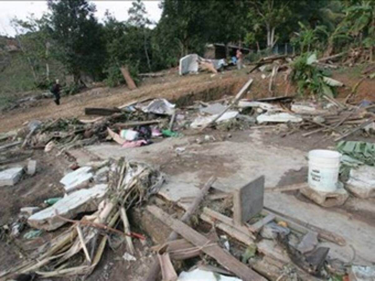 Siete viviendas afectadas y dos puentes destruidos deja avalancha en vereda de Toribio