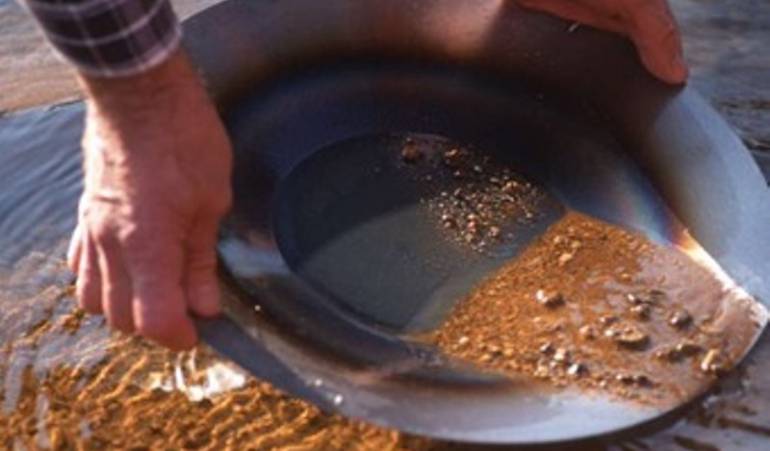 La minería legal de grandes empresas es la que más reporta, sin embargo la de los pequeños mineros es significativa.