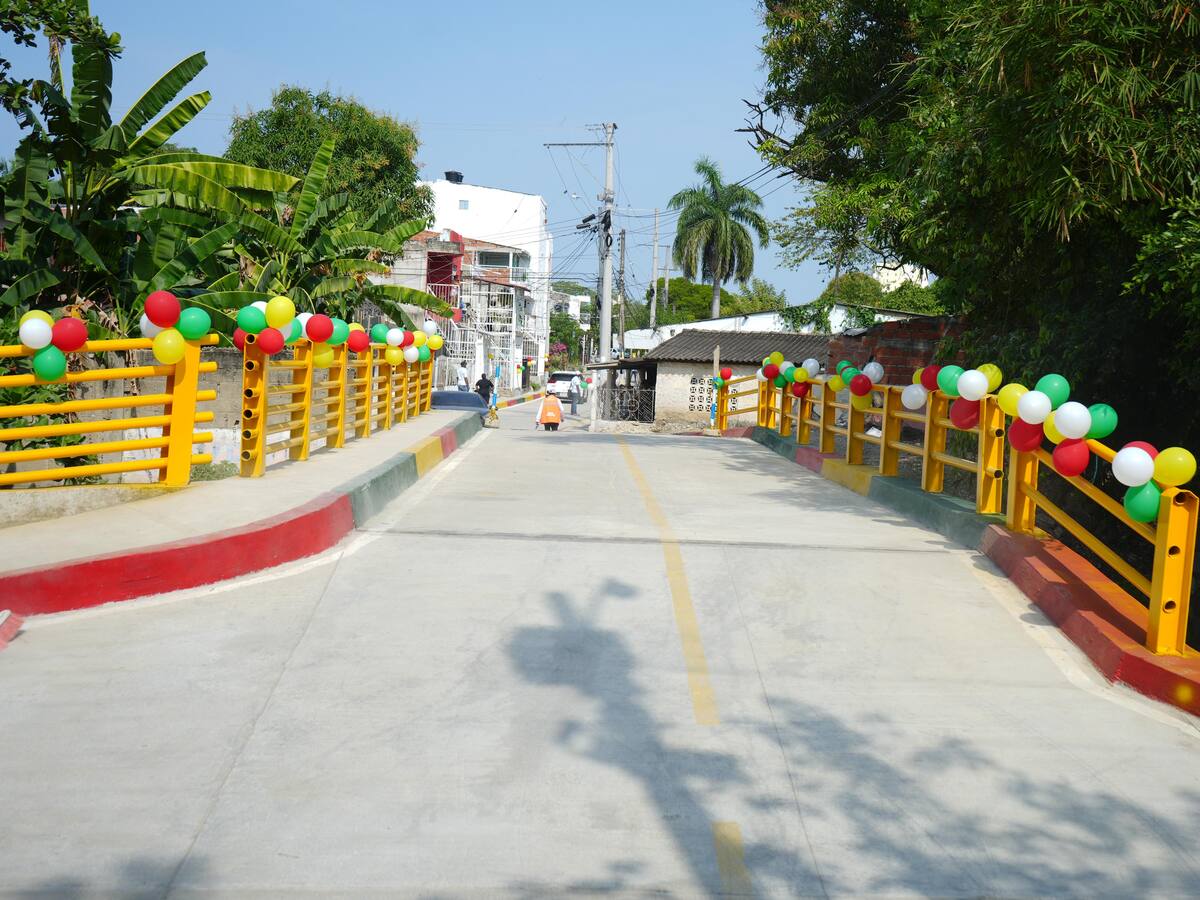 Distrito entregó puente que comunica a Ternera con San José de los Campanos