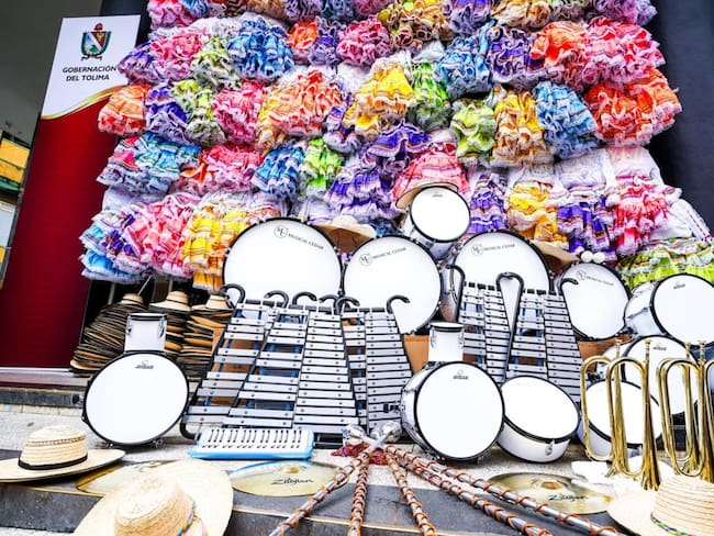 Gobernación del Tolima entregó cerca de $800 millones en trajes folclóricos e instrumentos musicales