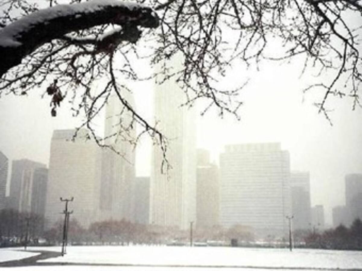 Tormenta de nieve y hielo provoca cancelación de más de 10.000 vuelos en EEUU