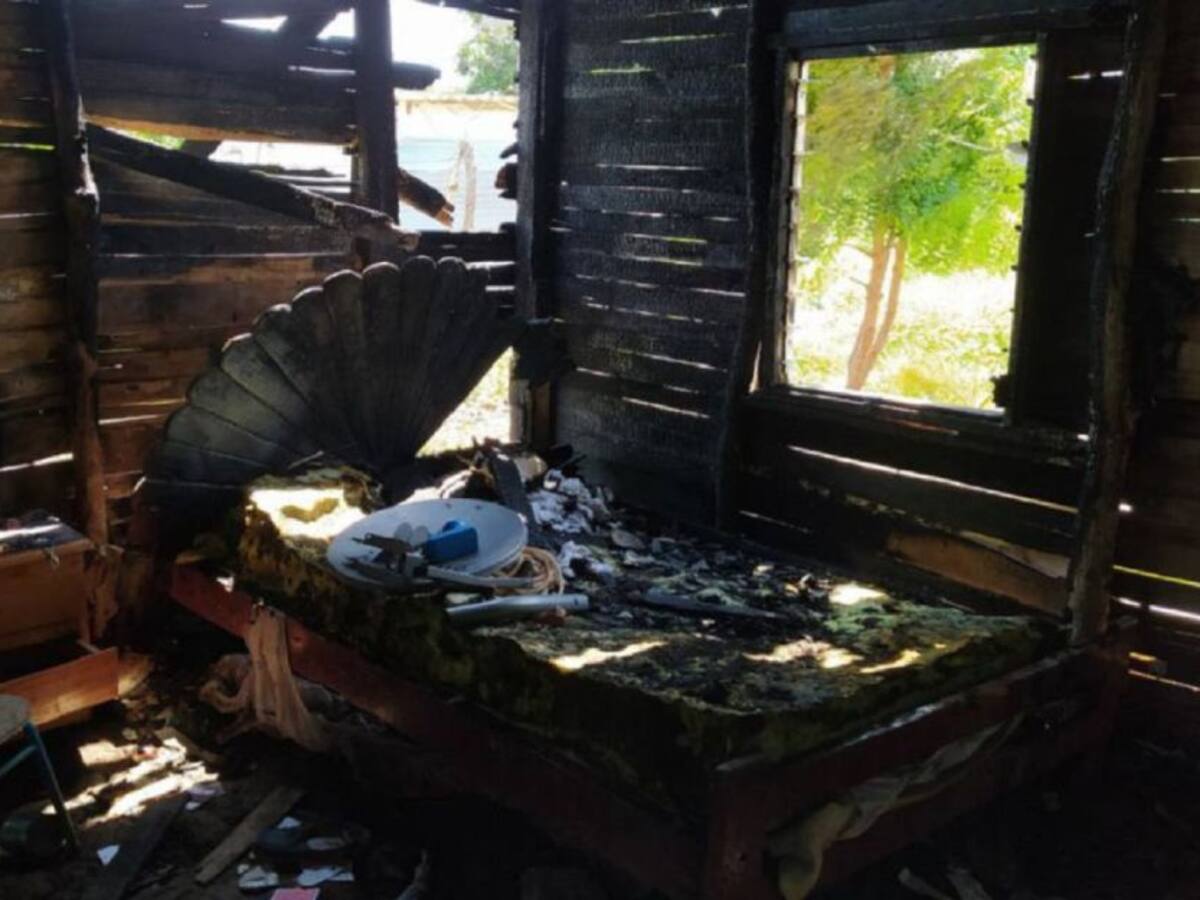 Incendio consumió tres viviendas de madera en el sur de Cartagena