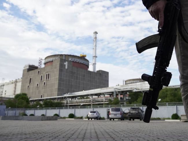 La central nuclear de Zaporiyia (Ucrania) bajo control de soldados rusos.        Foto: Getty 