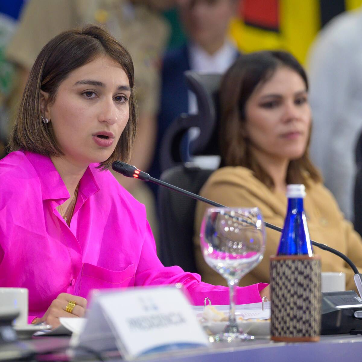 Lío de pasaportes provoca la renuncia de la canciller Laura Sarabia