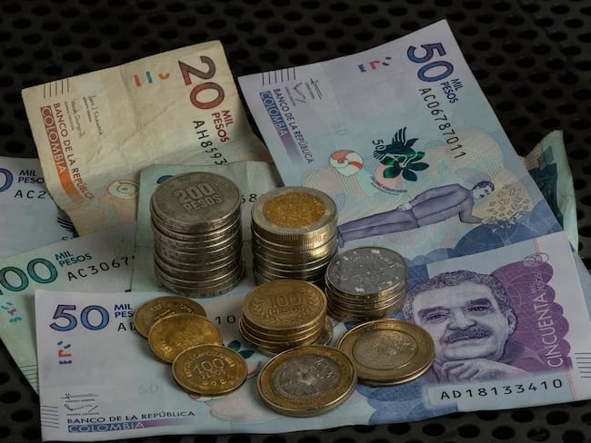 Billetes colombianos. Foto: Getty Images.