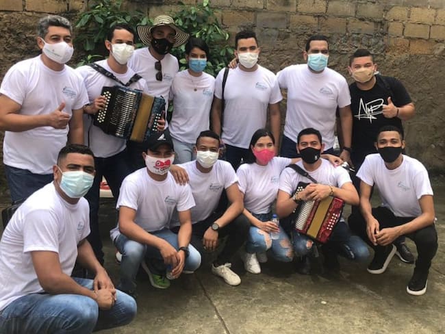 Artistas vallenatos de Cartagena realizan mosaico navideño