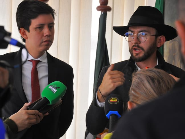 A la Izquierda el alcalde actual de Duitama, David Ortega; a la derecha alcalde electo José Luis Bohórquez / Cortesía: Alcaldía de Duitama