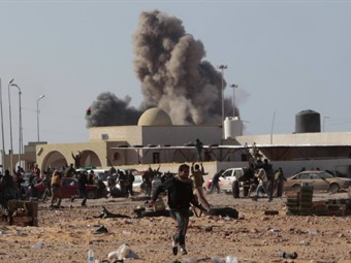 Avión francés disparó a vehículo del régimen en Libia