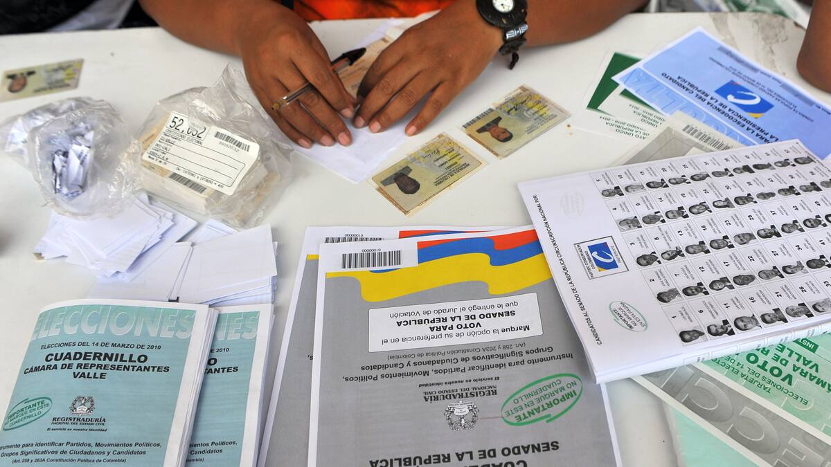 Sí habrá huella y firma para las elecciones de 2022 en Colombia: Registraduría