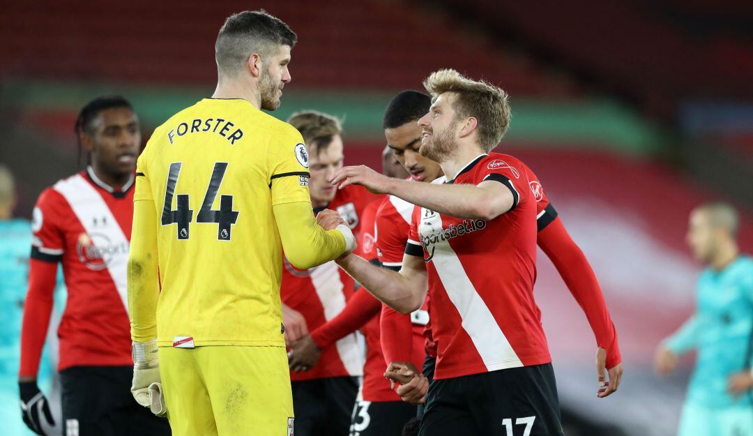 Los jugadores del Southampton festejan el triunfo al final del partido.