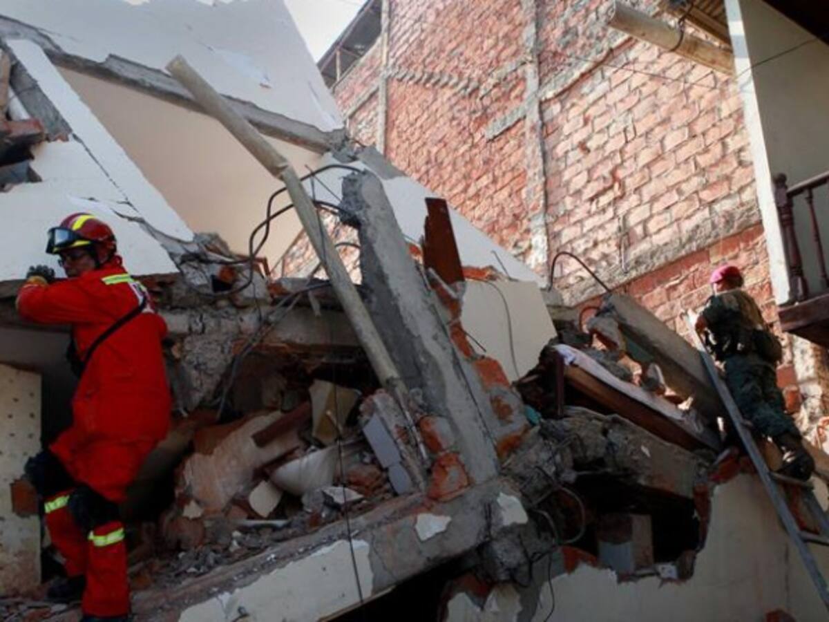 Santos enviará equipo adicional con 10 integrantes para apoyar labores en Ecuador