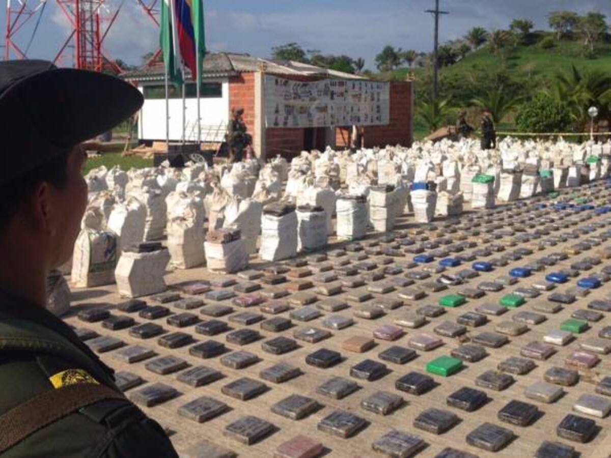 Policía incautó nueve toneladas de cocaína sepultadas en un quiosco