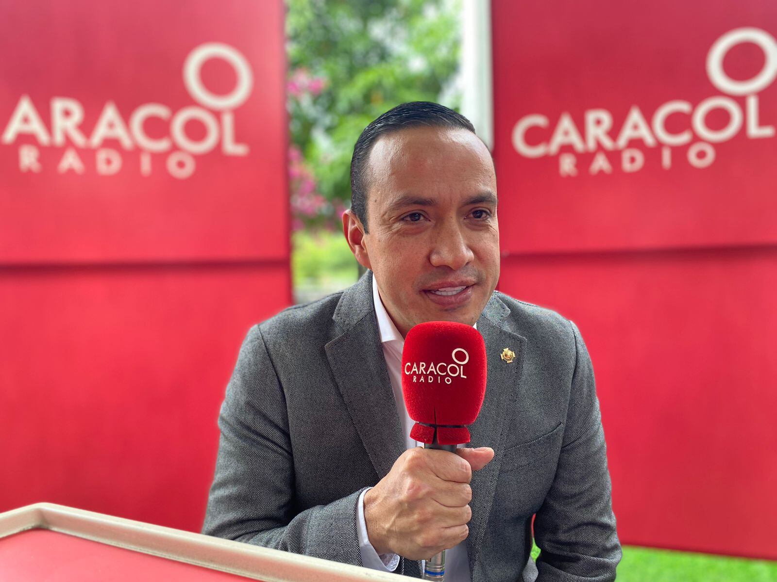 El gobernador de Santander Mauricio Aguilar dijo que hay que buscar un nuevo trazado libre de movimientos en la vía Bucaramanga – Barrancabermeja