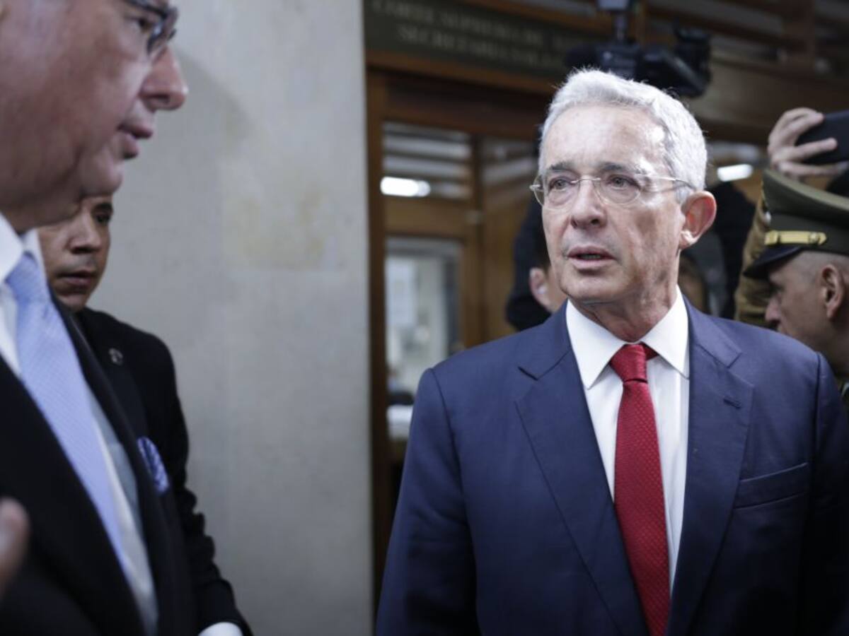 Empresarios piden que Uribe siga defendiéndose en libertad