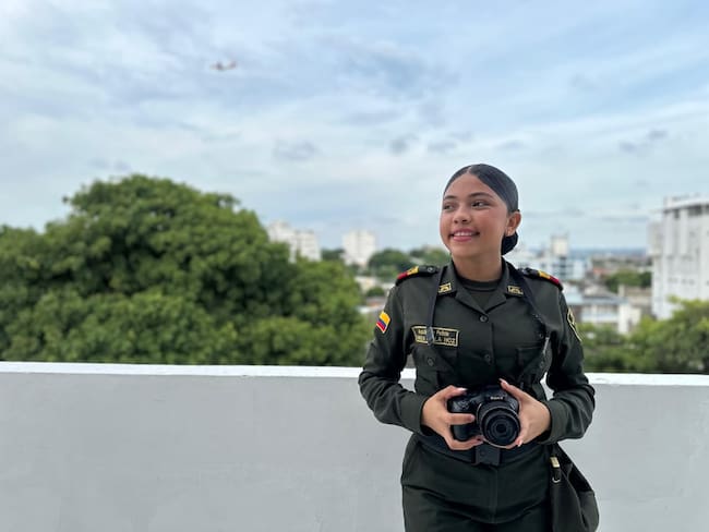 María Alejandra, la fotógrafa que retrata sueños en la Policía Nacional