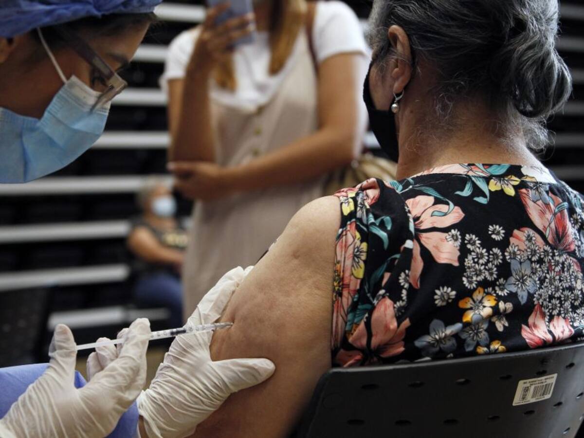 "Millones de personas se han vacunado y esto no representa ningún riesgo"