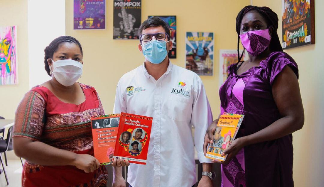 Ereilis Navarro Cáceres junto al director de Icultur Iván Sanes